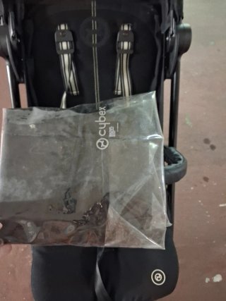 Silla de paseo Cybex Beezy Negra y burbuja lluvia