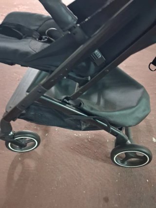 Silla de paseo Cybex Beezy Negra y burbuja lluvia
