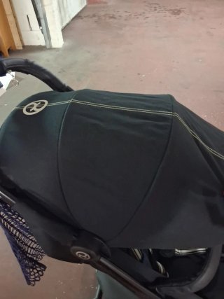 Silla de paseo Cybex Beezy Negra y burbuja lluvia