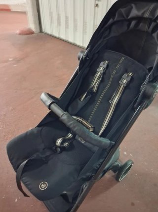 Silla de paseo Cybex Beezy Negra y burbuja lluvia