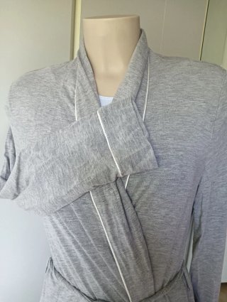 Vestaglia donna grigia con pizzo bianco