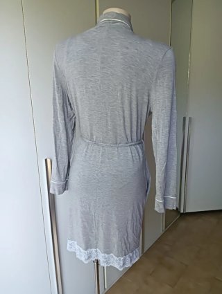 Vestaglia donna grigia con pizzo bianco