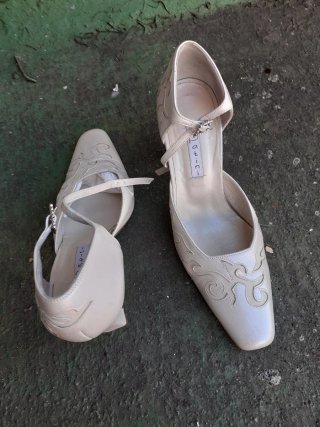 Zapatos de tacón plateados Patini