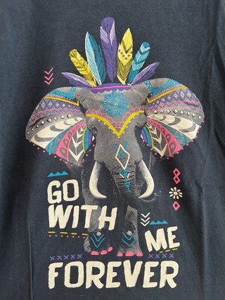 Camiseta azul con hombros descubiertos