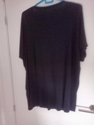 Blusa negra con pedrería happiness