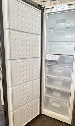 CONGELATORE VERTICALE SMEG NO FROST IN INOX