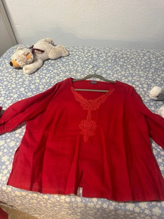 Conjunto de falda y blusa roja talla 56
