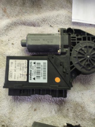 Motor elevalunas Audi A4 Siemens VDO