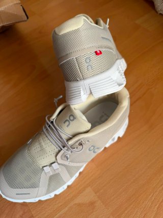 Zapatillas On Running beige/gris