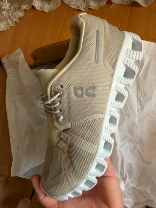 Zapatillas On Running beige/gris