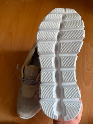 Zapatillas On Running beige/gris