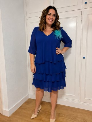 Vestido fiesta azul con plumas