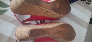 Sandalias rojas charol cuña corcho