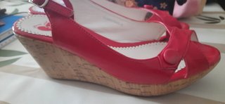 Sandalias rojas charol cuña corcho
