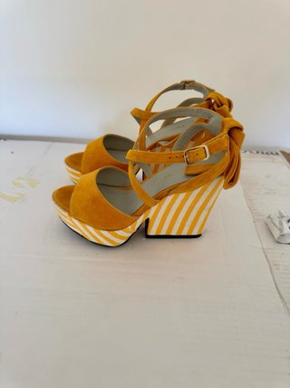 Sandali con zeppa Carmens bianchi e gialli
