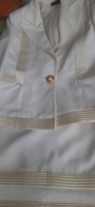 Traje chaqueta y falda beige/blanco