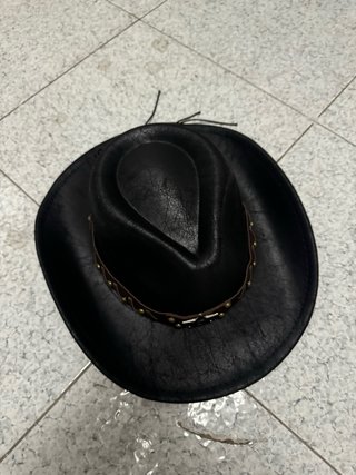 Cappello da cowboy nero con distintivo