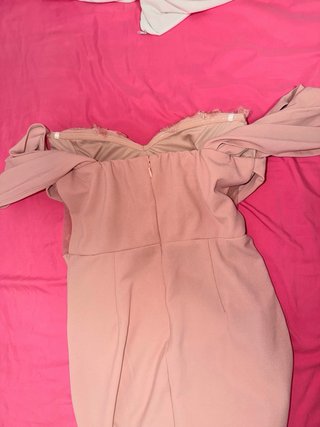 Vestido de fiesta rosa con encaje