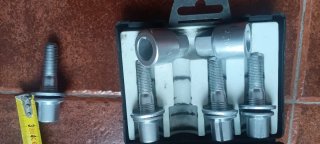 Tornillos especiales  antirobo para llantas de alu