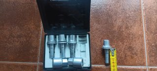 Tornillos especiales  antirobo para llantas de alu