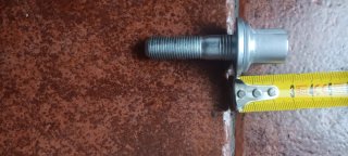 Tornillos especiales  antirobo para llantas de alu