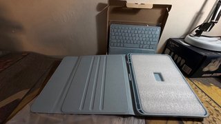 Custodia con tastiera per iPad 10ª Gen