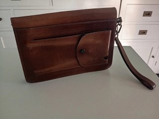 Cartera mano Martínez