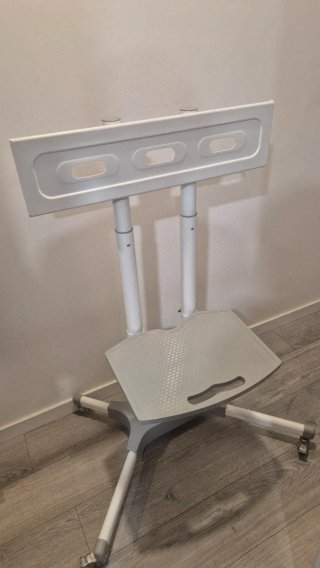 Soporte TV con Ruedas 32-65 "(150 precio original)