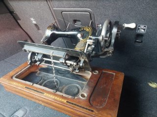 Máquina de coser vintage Gebruder Kayser