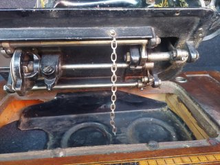Máquina de coser vintage Gebruder Kayser
