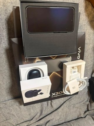 Telefono Vivo X300 + Auricolari e Caricatore