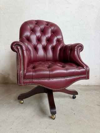 Poltrona elegante in stile classico, perfetta per ufficio o studio