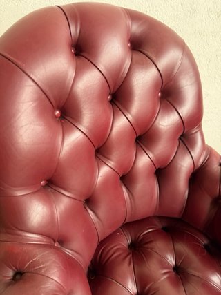 Poltrona elegante in stile classico, perfetta per ufficio o studio