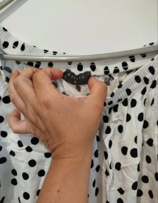 Vestido blanco lunares negros