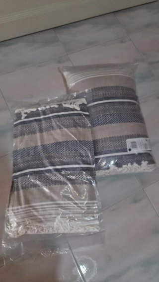 Cuscini a righe beige e grigio