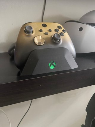 Soporte Carga Mando Xbox Negro Dorado