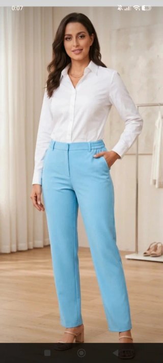 Pantalón azul elegante