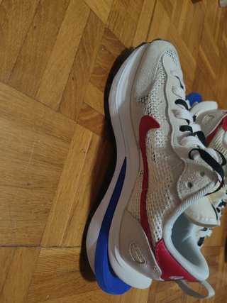 Nike Sacai Blancas y Rojas