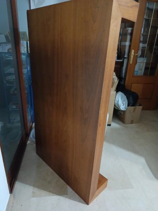 Mesa de centro de madera robusta