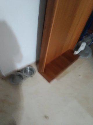 Mesa de centro de madera robusta