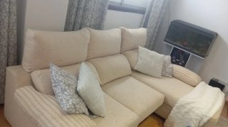 Sofá cheslong con canapé beige