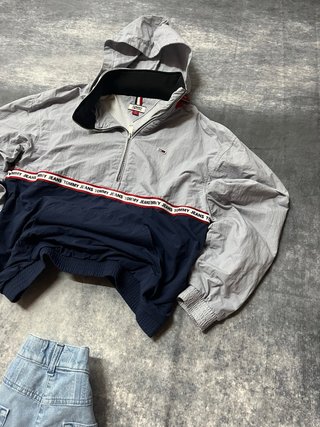 Chaqueta Tommy Jeans Anorak Gris y Azul