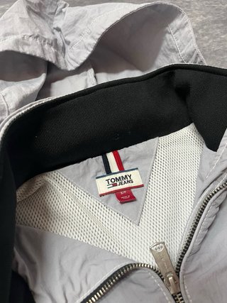 Chaqueta Tommy Jeans Anorak Gris y Azul