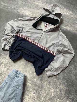 Chaqueta Tommy Jeans Anorak Gris y Azul