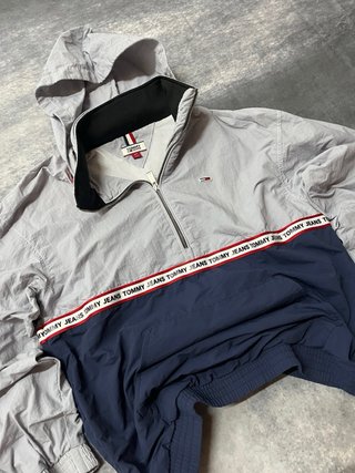 Chaqueta Tommy Jeans Anorak Gris y Azul