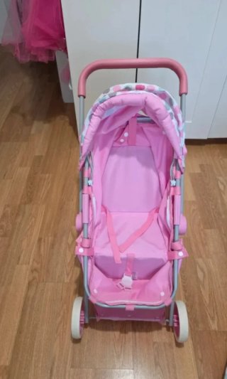 Carro de muñecas rosa