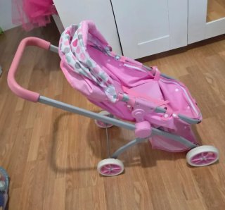 Carro de muñecas rosa