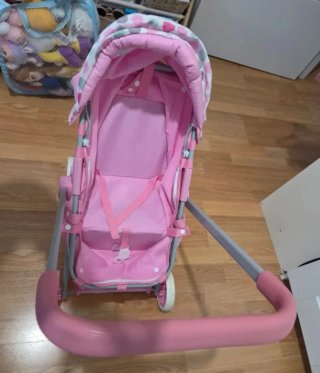 Carro de muñecas rosa
