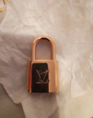 Lucchetto e chiavi Louis Vuitton oro e nero