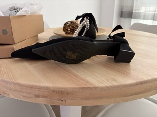 Zapatos de vestir negros con perlas (sin estrenar